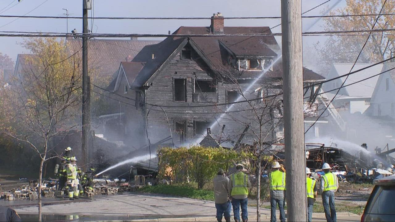 Cleveland auto shop explosion leads to partial collapse of building