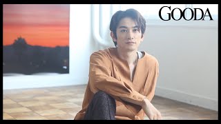 町田啓太、アースカラーを取り入れたリゾート感あふれるスタイリング披露　無料電子雑誌「GOODA」Vol.54