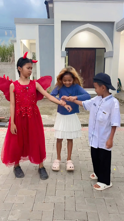 Peri merah sama ucok aja cocok 🤣