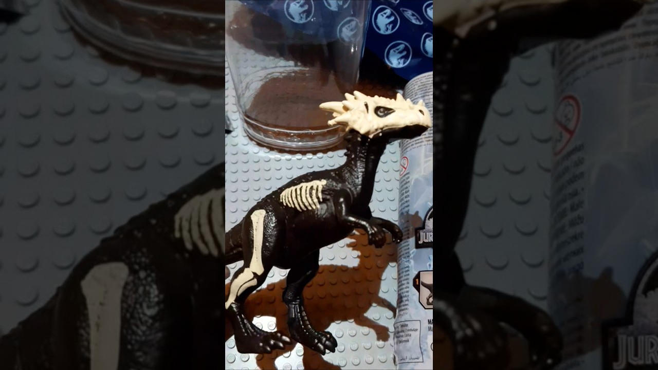 figurine mystere Jurassic World- water reveal