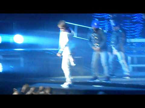 love me (justin bieber concert 05/03/2011)