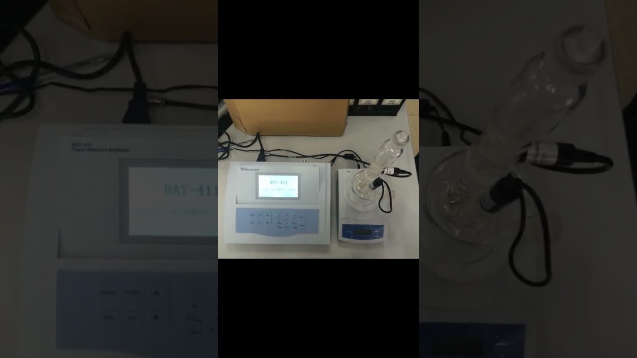 Trace moisture analyzer       