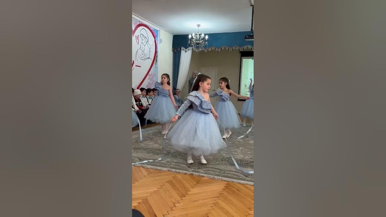 Танец с лентами - YouTube