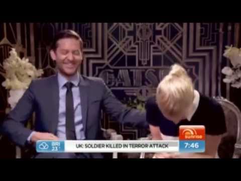 carey-mulligan-and-tobey-maguire-gatsby-interview(cant-stop-laughing)