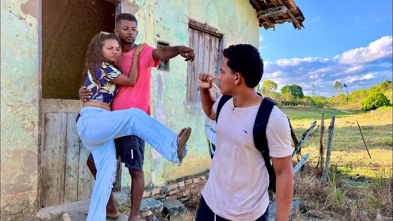 HOMEM SAI A PROCURA DE TRABALHO E QUANDO CHEGA EM CASA SE IMPRESSIONA 