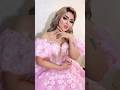 شوف العروس لابسة فستان وردي 