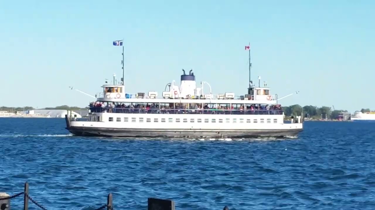 Ferry ⛴ to Central islands.  Toronto.  Паром на острова.