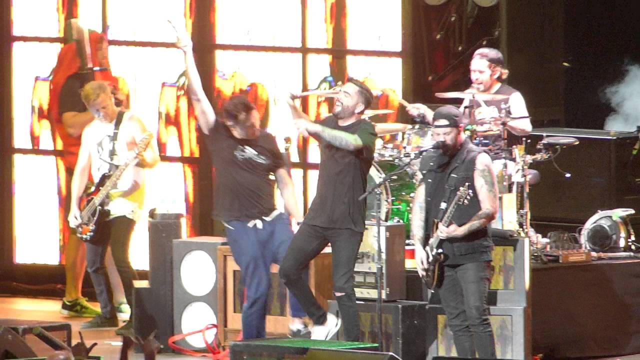 A Day to Remember - Right Back At It Again (Live) w/ Mark Hoppus - YouTube