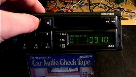 VINTAGE LAND ROVER DISCOVERY RADIO CASSETTE  (1991)