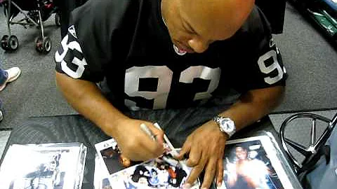 Greg Townsend signing autographs