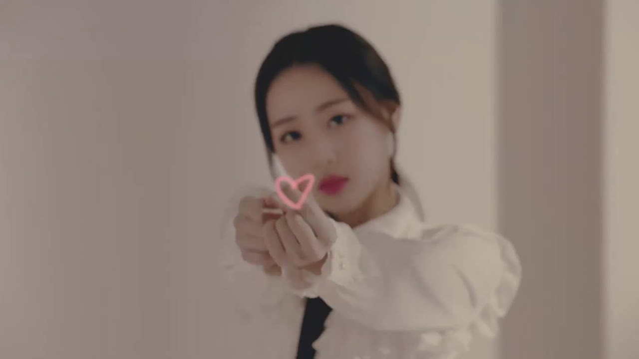 Loona - Chuu Heart Attack Animation - YouTube