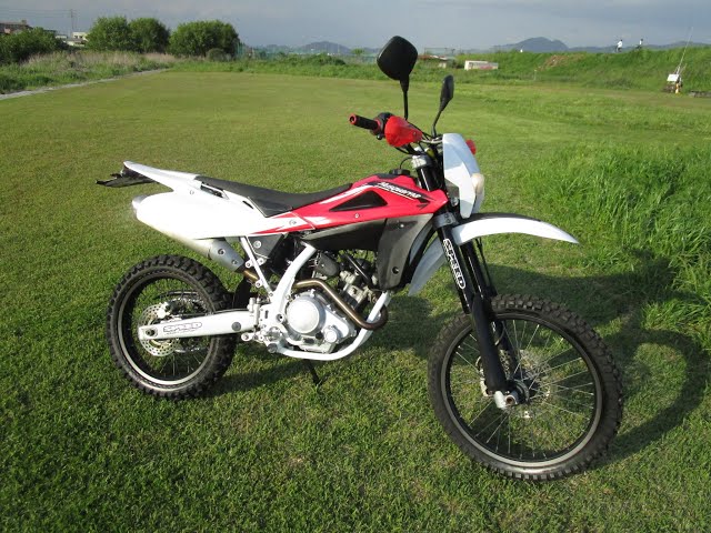 ハスクバーナ　HUSQVARNA  TE125 4st 公道走行車 ハスクバーナ TE125 バイク購入ガイド オフロードバイクならバイクブロス