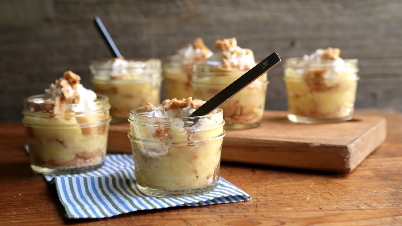 Picnic Food Ideas: Pesto Tortellini Salad & Banana Pudding Cups | Rachael Ray Show