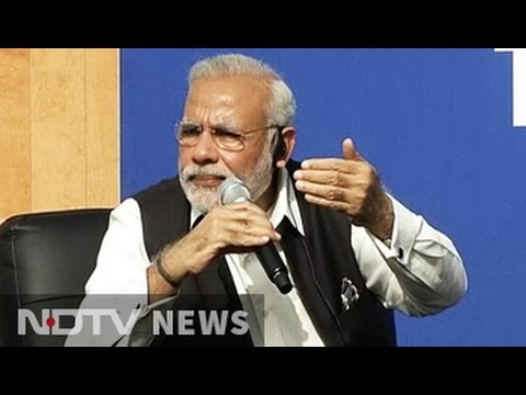 PM Modi breaks down while talking about his mother