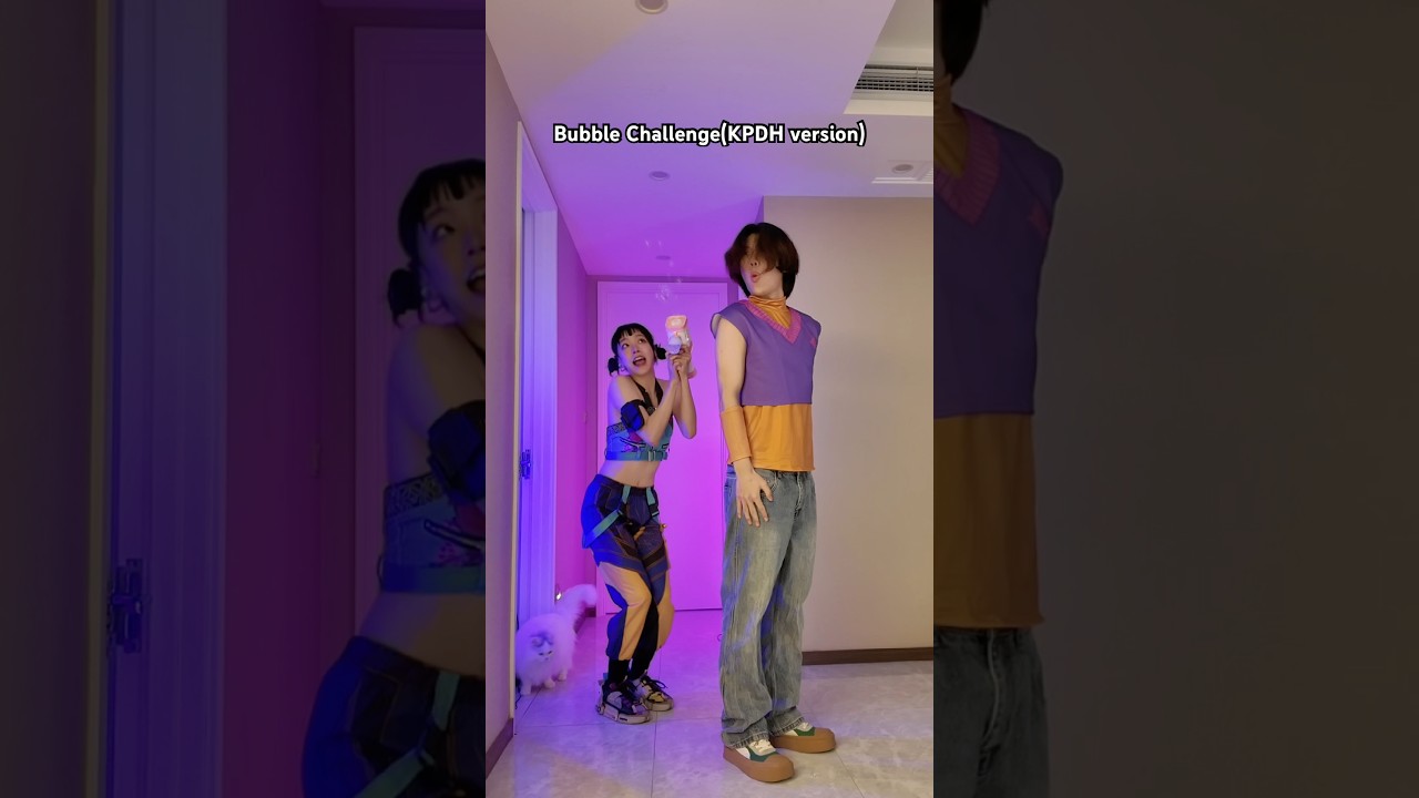 Wait…did you notice the cat?#kpopdemonhunters #behindthescenes #dance #zoey #cosplay #funny