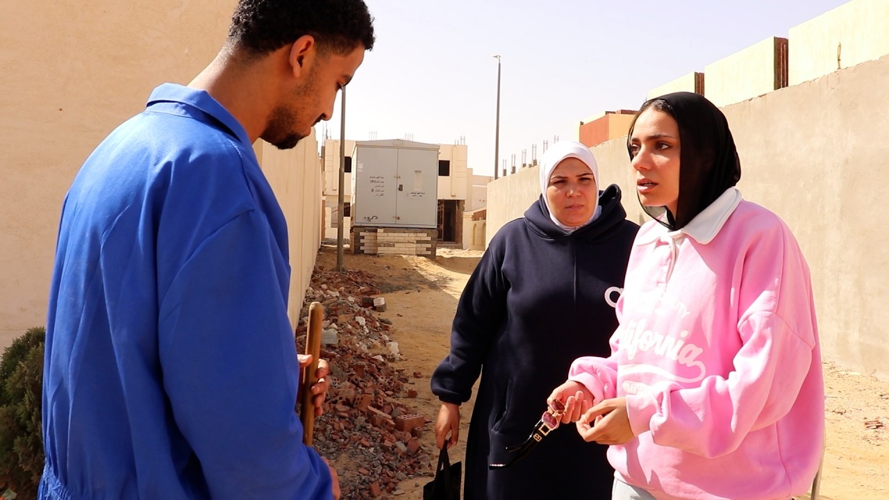 شافت اخوها شغال عامل نظافه وحماتها معاها
