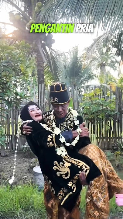 funny moment when the grandmother's bride asked to be carried ‼️‼️ #lol #funny #laugh #viralbride