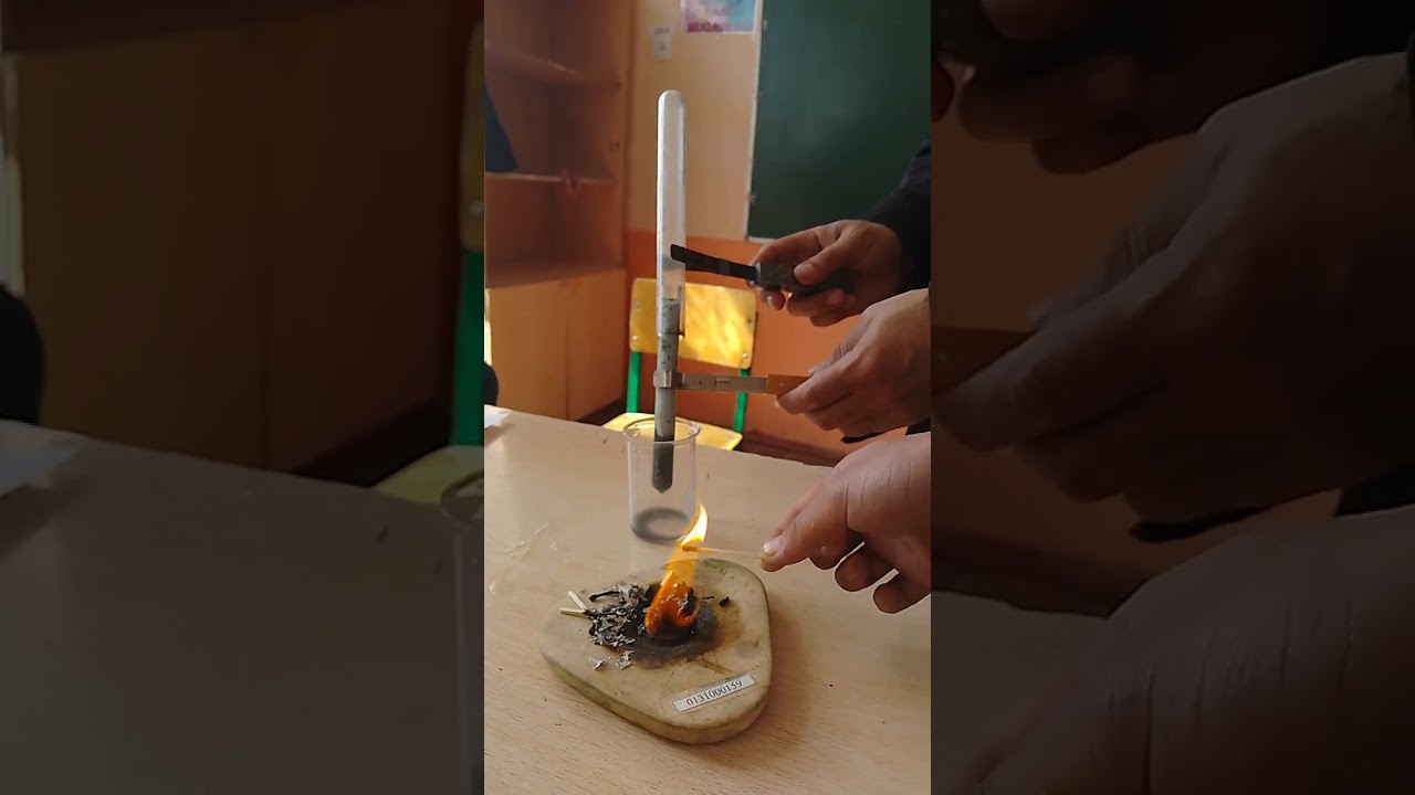 Alyuminiy bilan sulfat kislota reaksiyasidan hosil boʻlgan vodorodning portlab yonishi.