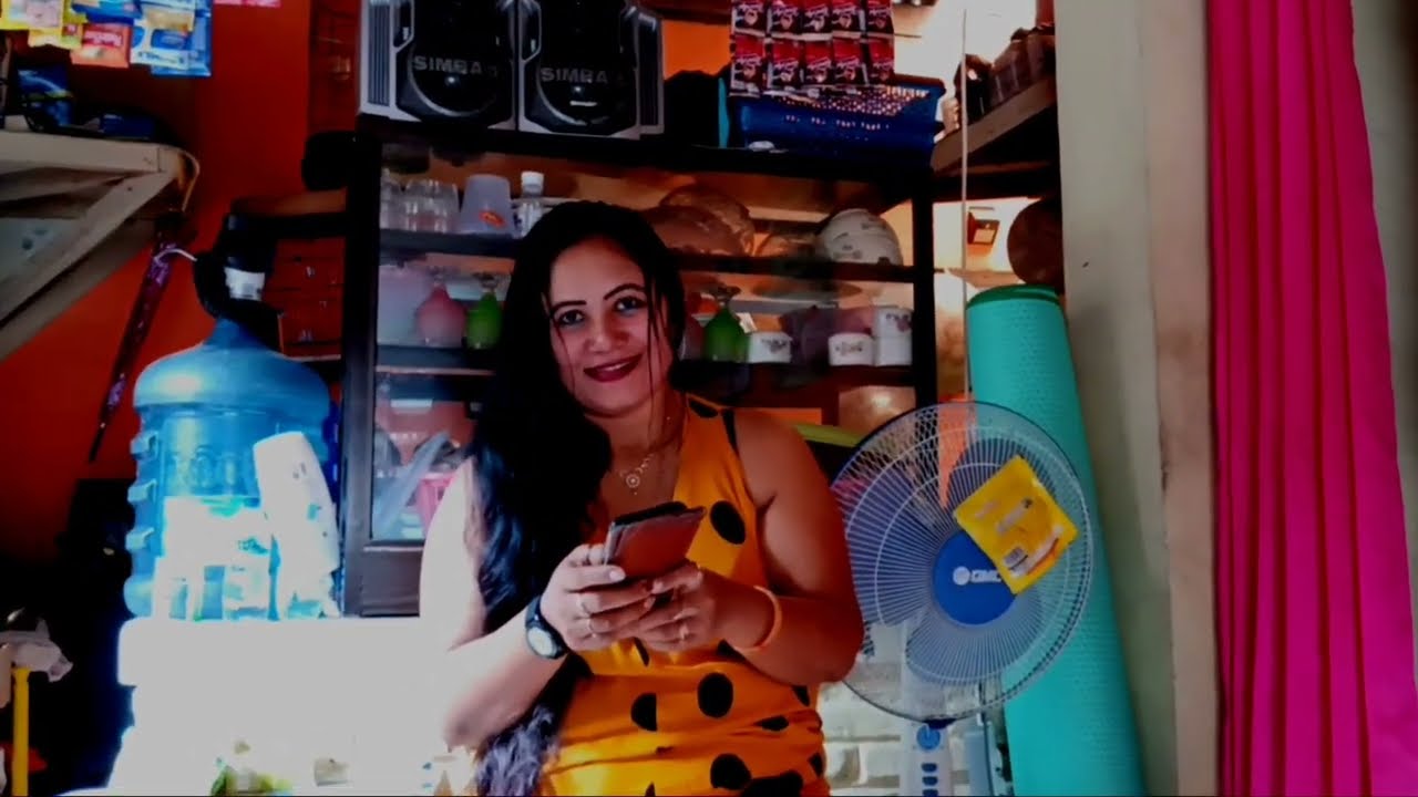 Menjanda 11tahun Sendirian Tinggal di Kontrakan dalam Kota Kediri Buka Warung berbusana Iman Taqwa.