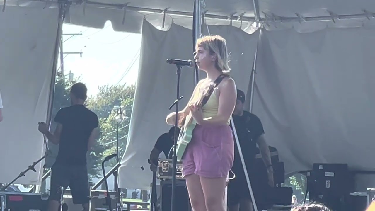 Beach Bunny LIVE at Wonderbus Arts & Music Festival 8/27/2022 