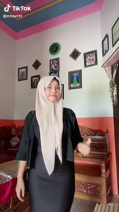 rok hitam licin ketat