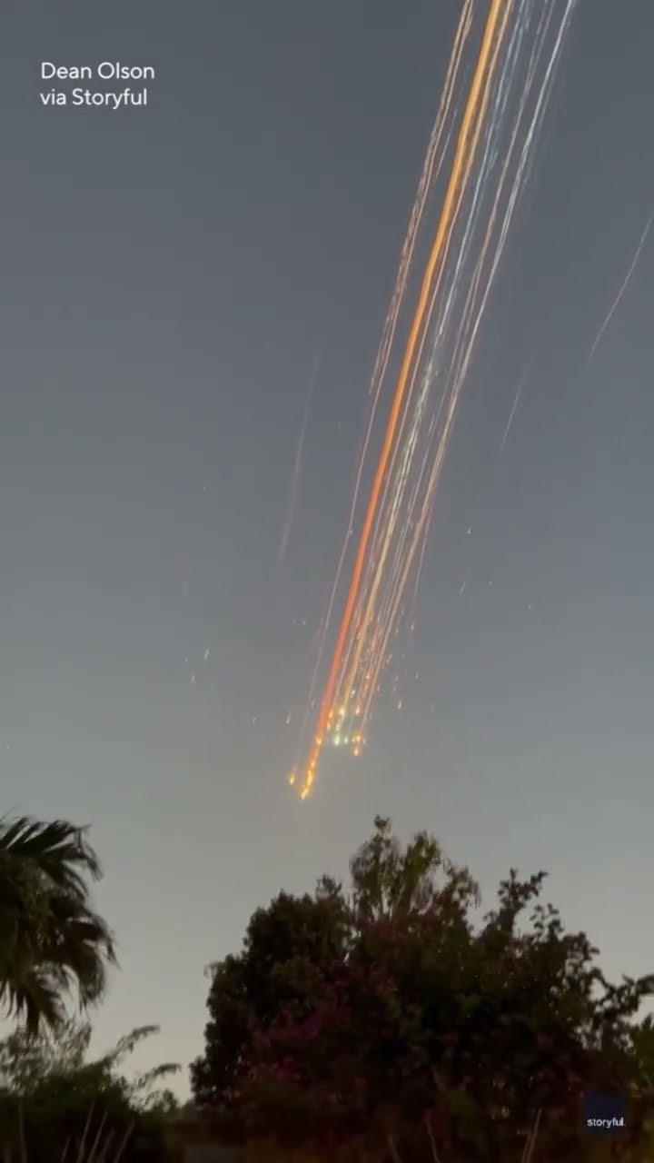 SpaceX Starship destroyed during launch, sending debris falling across the sky #shorts