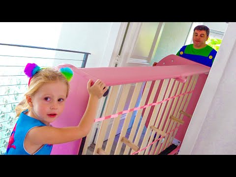 Nastya dekorierte ihr neues Zimmer in rosa Farbe