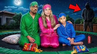 WE HAD A SLEEPOVER ON THE TRAMPOLINE *Scary screenshot 5