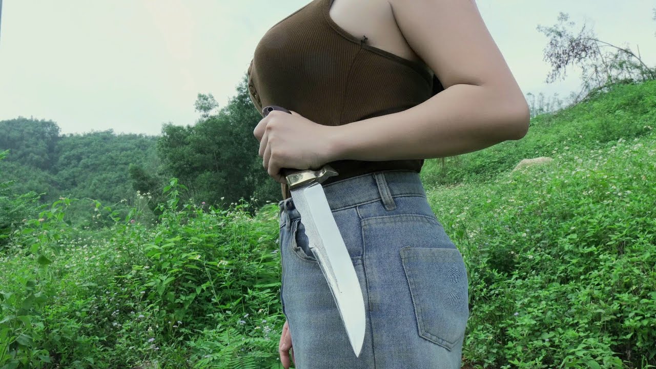 Turning Scrap Metal into a Bowie Knife – Forged by a Girl