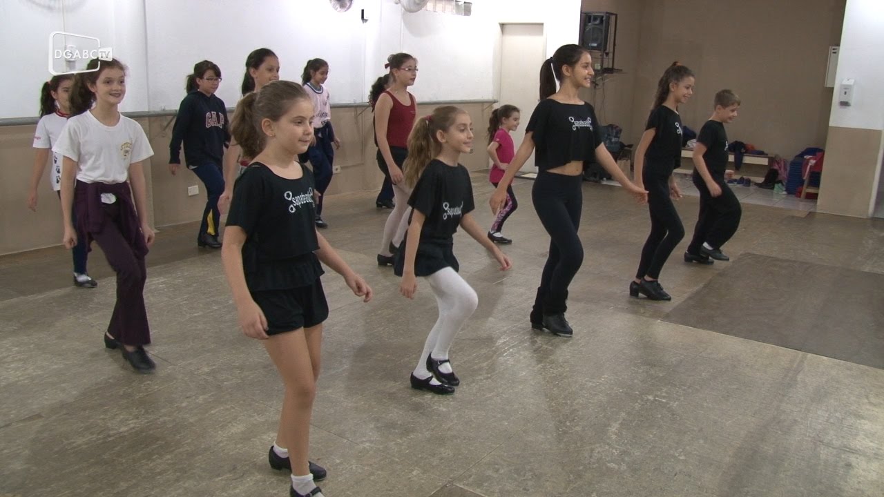 Sapateado pode ser praticado por crianças - YouTube