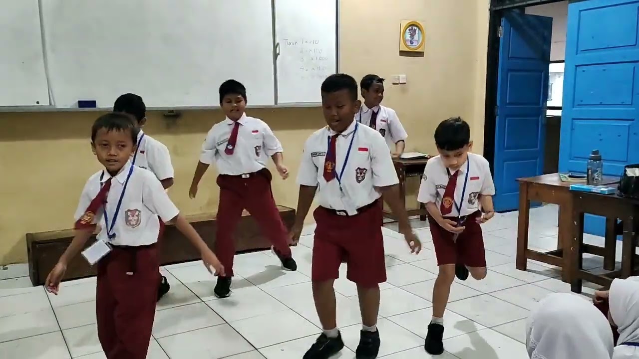 Senam Maumere Kelas 3B Group 3.SDN SUMUR BATU 08 