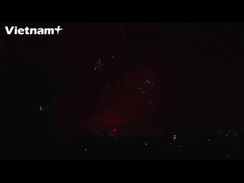 Video Sửng sốt trước cảnh rocket bay như mưa sao băng từ đất... - youtube