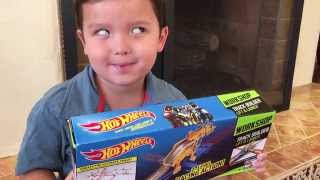 AndrewsAwesomeHotWheels9 - Track Builder Lift & Launch