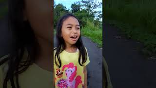 Riska Vlog Makan Es Krim Kepedasan Satu Satu Aku Makan Es Krim