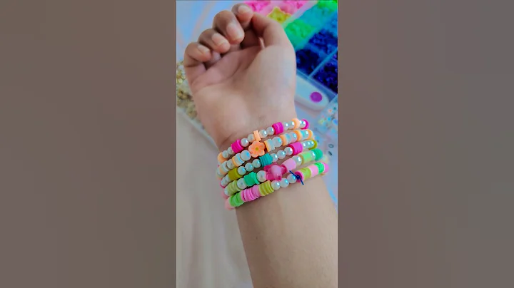 Clay bead bracelet ideas for you!! #bracelets #howtomakeabeadedbracelet #preppy