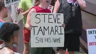 SIUE students rally for Palestinians, injured professor