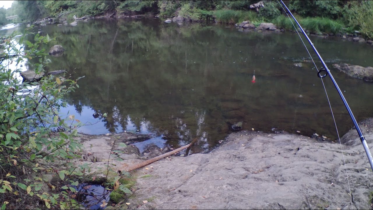 Vantaanjoella Pitkäkoskella kalastusta