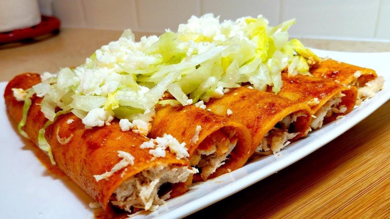 Compartiendo una receta de Enchiladas en salsa roja con queso.Chile Califor...