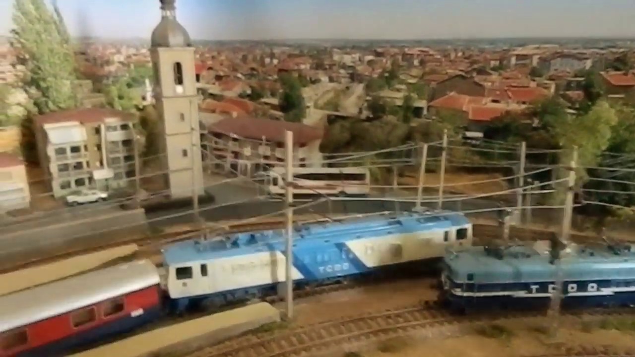 E40010 Bölgesel tren Terminale giriyor