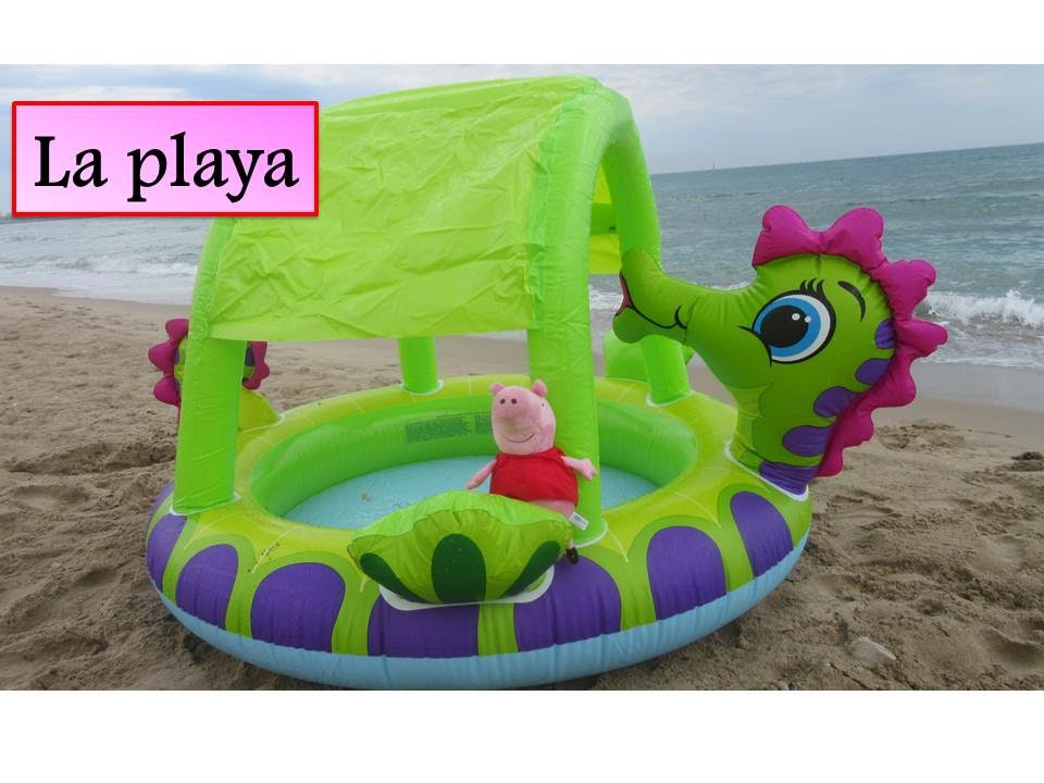poco George Eliot Mendigar Peppa Pig va a la playa con una colchoneta gigante 🌊 | Vídeos de Peppa Pig  en español - YouTube