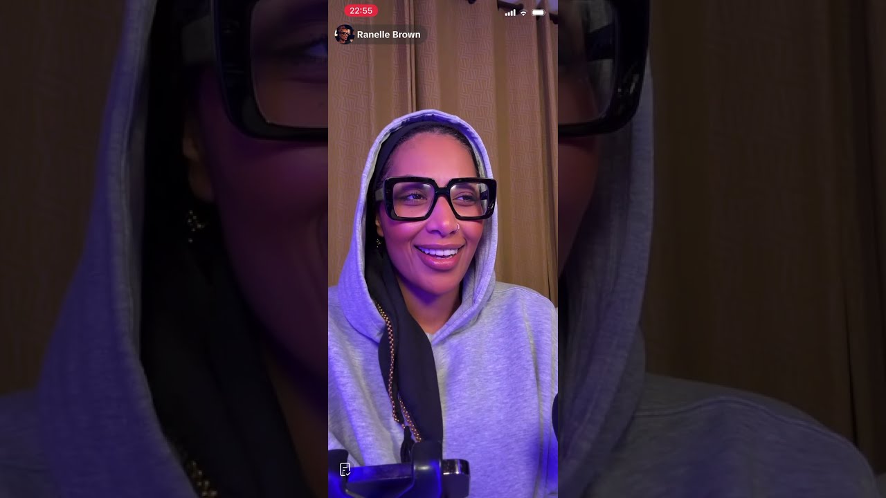 Elle continue à parler à son ex  pour prendre de ses nouvelles…
