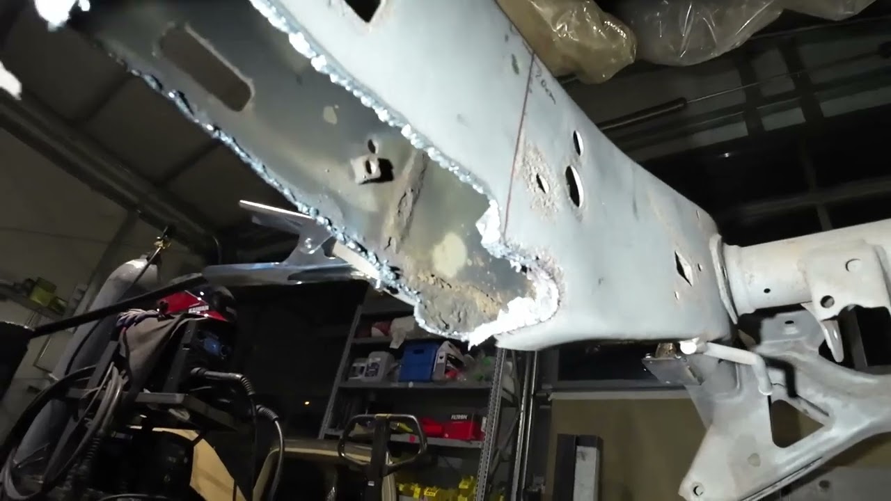 Konserwacja ramy i karoserii Toyota Land Cruiser 120 część 2.