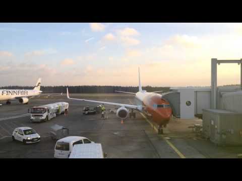 Обслуживание самолета Norwegian in Helsinki (HEL) time lapse hyperlapse