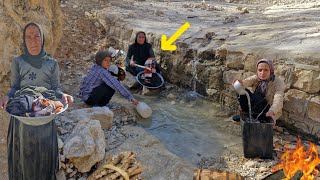 Homeless life in the mountains 🏔| Washing clothes by the river, nature and survival in a hut🌲🔥