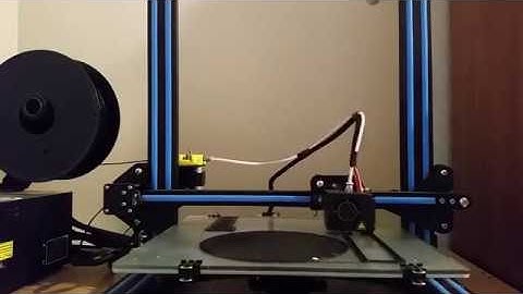 Creality CR-10 Printing the First Layer of a Headphone Stand