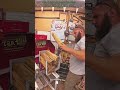 Le processus d'emballage du bois de chauffage à l'aide d'une machine d'emballage Go Fast