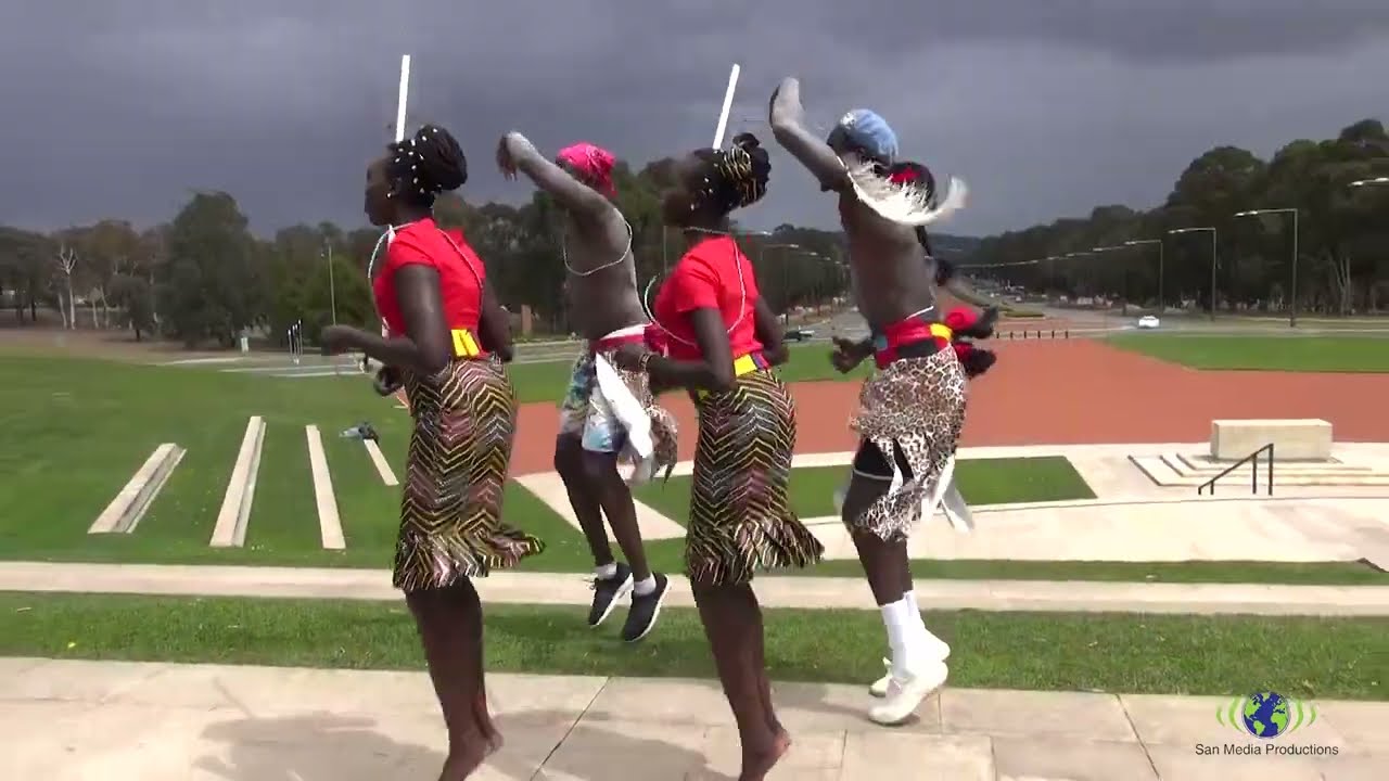 Культурный танец Ньиир ке Агуэр Куир и родственников