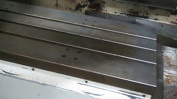 HURCO VM2 3-AXIS CNC VERTICAL MACHINING CENTER