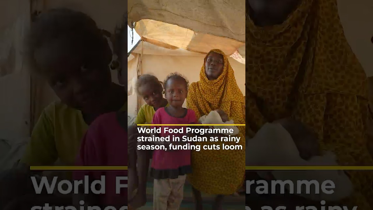 يواجه برنامج الأغذية العالمي ضغوطًا في السودان مع حلول موسم الأمطار، وتلوح في الأفق تخفيضات في التمويل | AJ #shorts