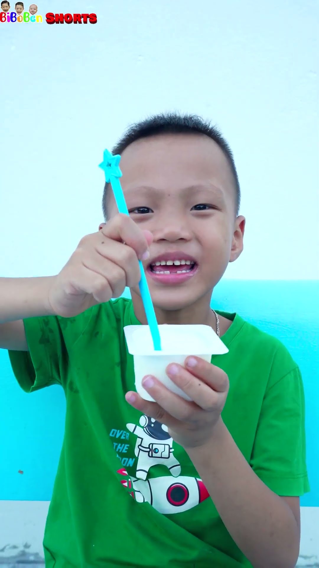 Comedy | Teach your child to eat yogurt | Dạy con ăn sữa chua ?